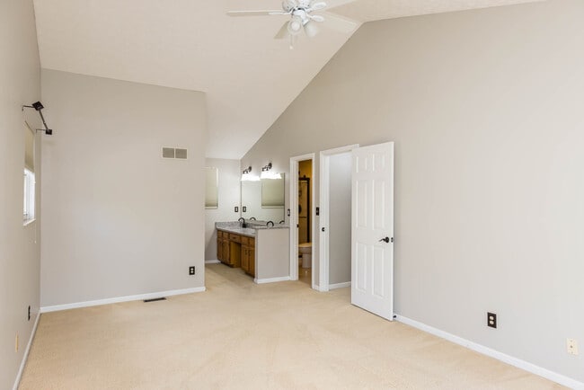 Building Photo - 5952 Sachem Ct