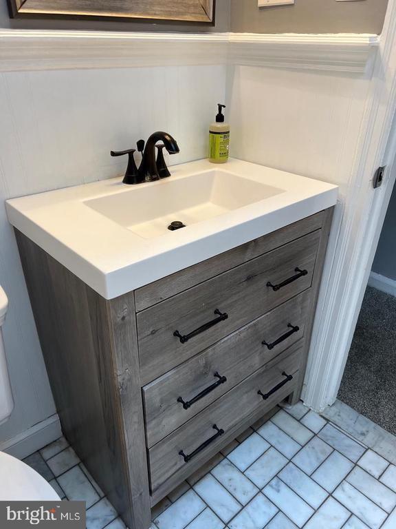 Building Photo - 237 Miner St