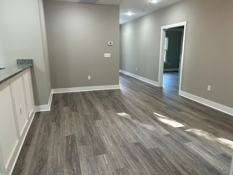 Building Photo - 2084 Ridgeview Dr NW
