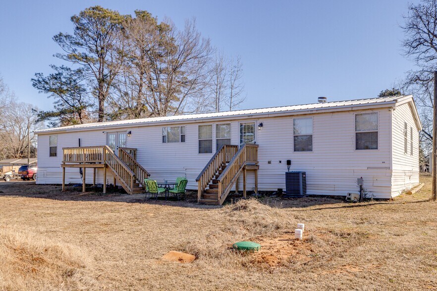 Building Photo - 9427 Syble Dr