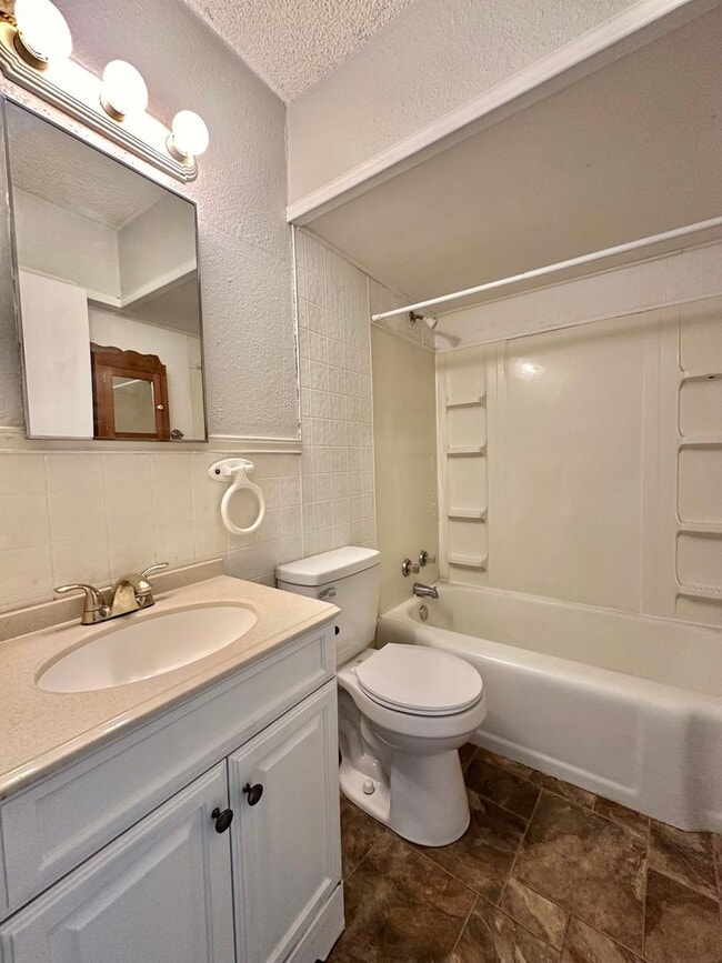 Building Photo - COMING MARCH 2026 - Cozy Santa Rita Duplex!