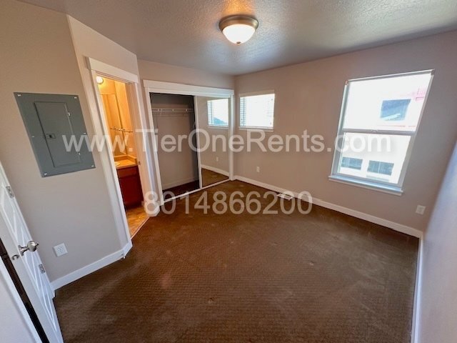 Building Photo - Apply this month and enjoy a $500 move-in ...