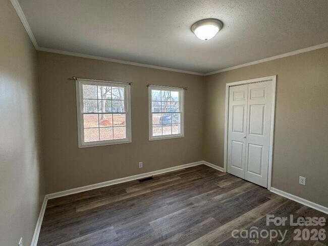 Building Photo - 323 N Flint St