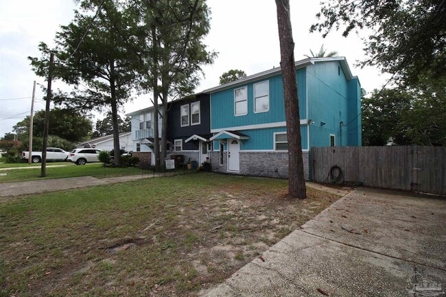 Building Photo - 950 Coronado Dr