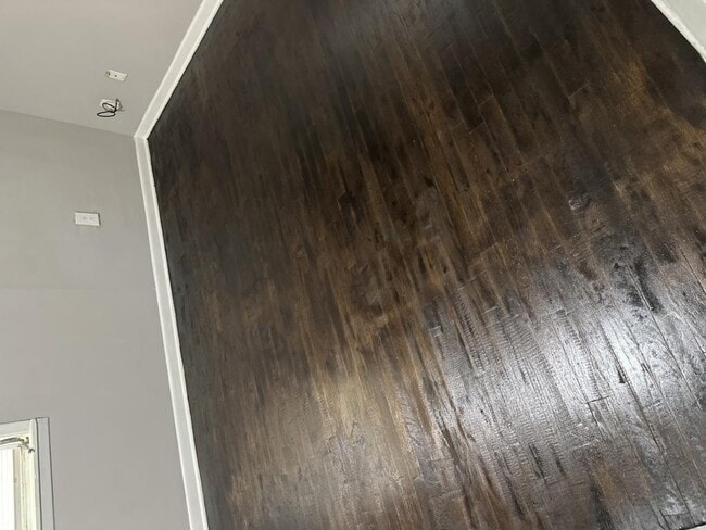 Building Photo - 1315 NE 53rd St