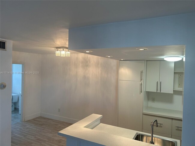 Building Photo - 1230 NE 139th St