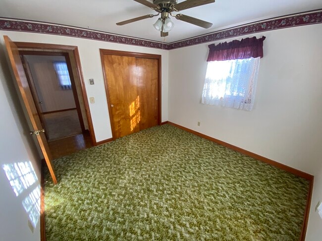 Building Photo - 410 Colonial Ave