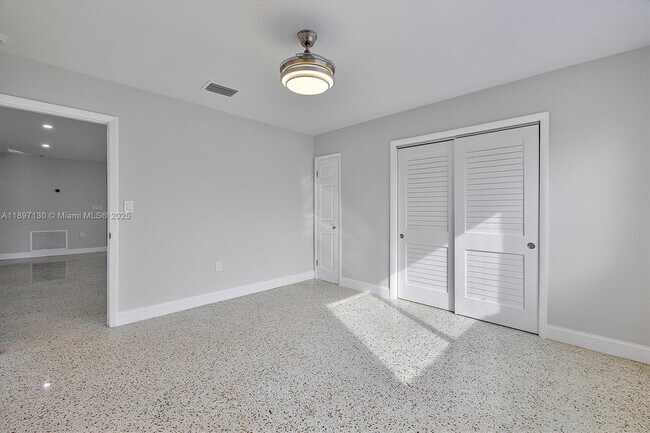 Building Photo - 3820 SW 92nd Ave