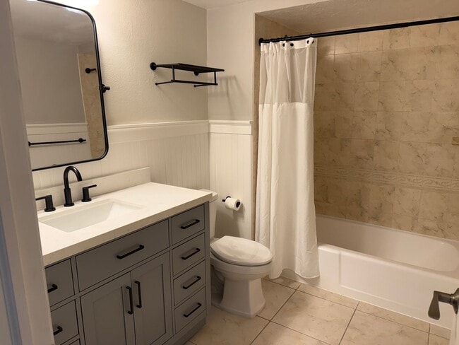 Building Photo - Lake Arrowhead 2 bedroom / 2 bath Condo