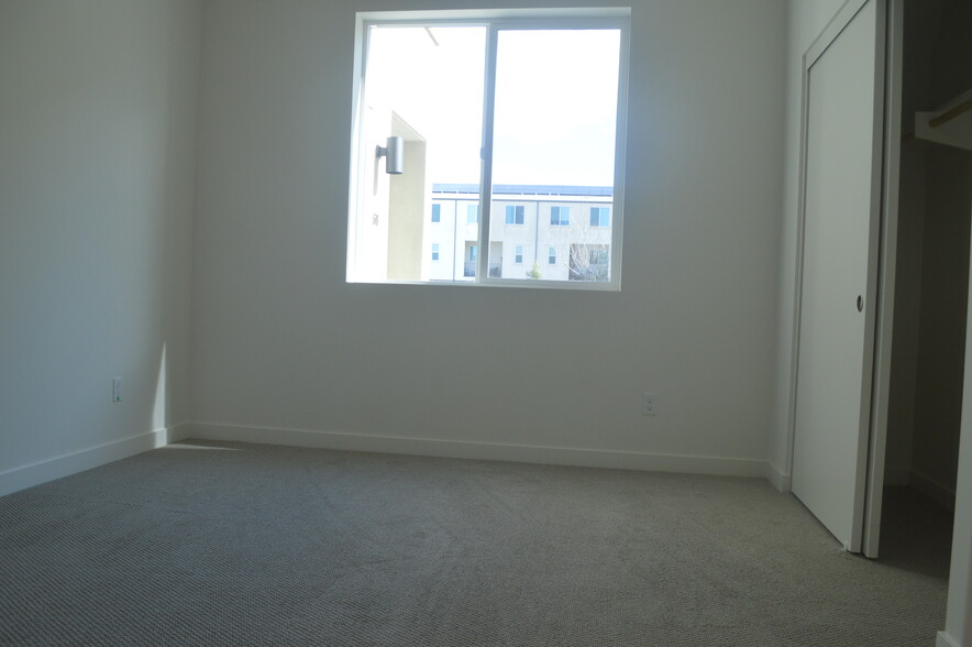 Building Photo - 5202 Sunset Wave Dr