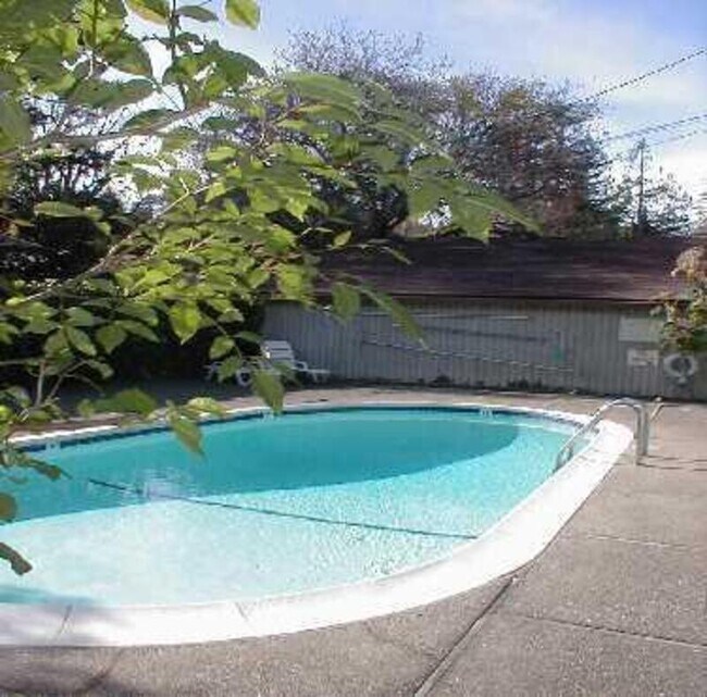 Building Photo - 25 Willow Ave