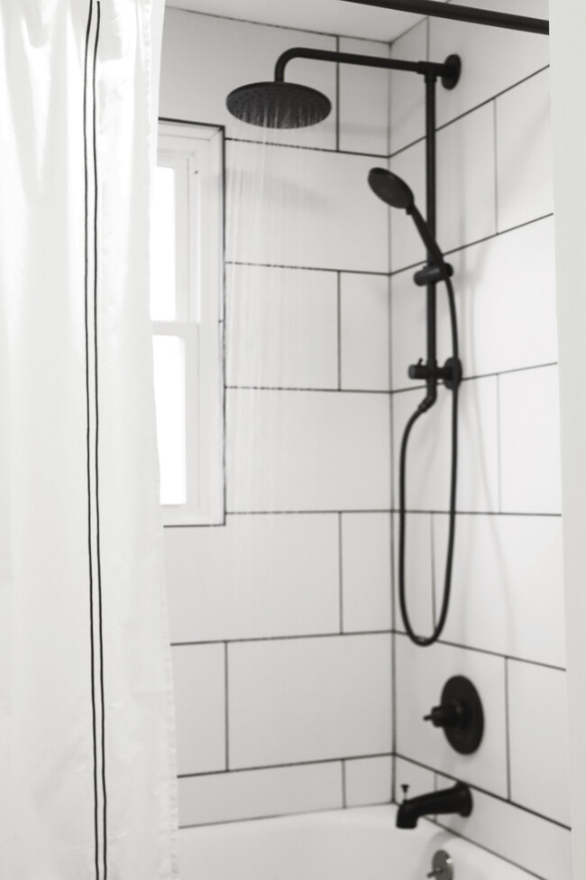 Rainfall watershower - 137 Howell St