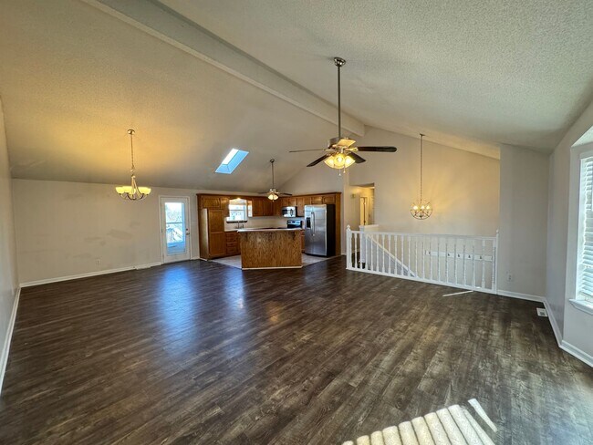 Building Photo - short term lease available