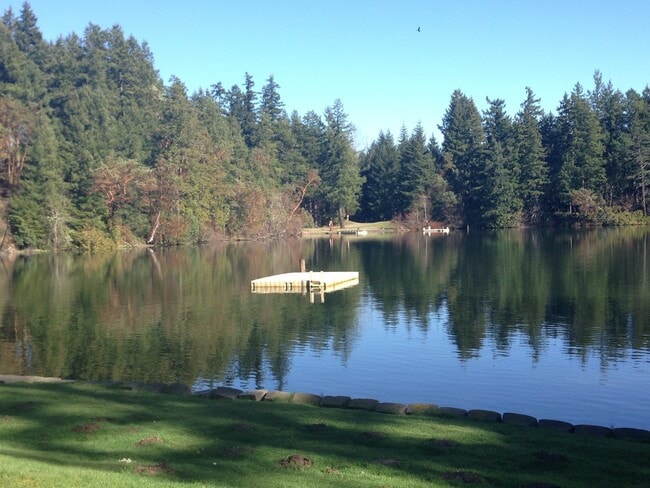 Building Photo - Spacious Open Layout 3 bedroom, 2 bath Rambler in Clearwood!