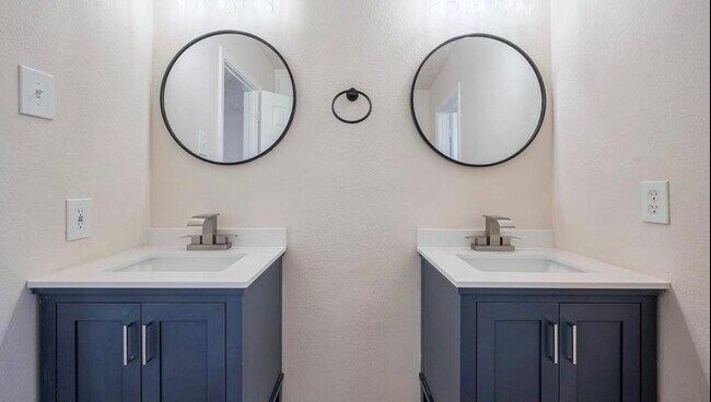 Building Photo - 5502 Hewitt Dr