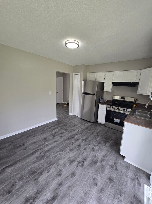 Building Photo - 1408 N 63rd Terrace