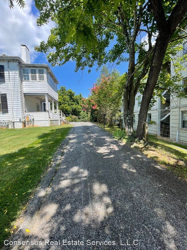 Building Photo - 1 br, 2 bath House - 2936 Rivermont Avenue #3