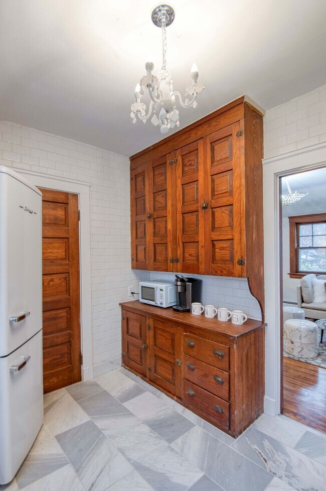 Building Photo - 3073 Fairmount Blvd