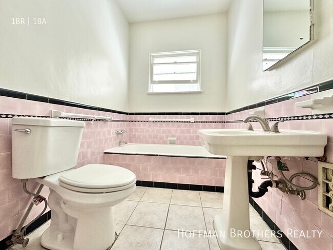 Building Photo - 9932 Robbins Dr