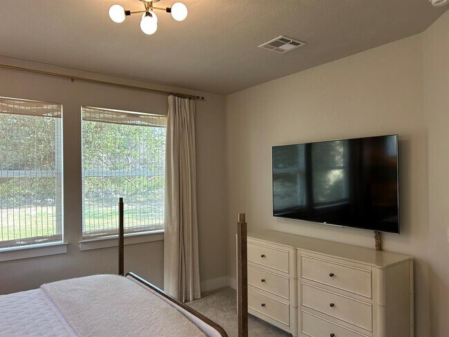 Building Photo - 142 Volterra Ln