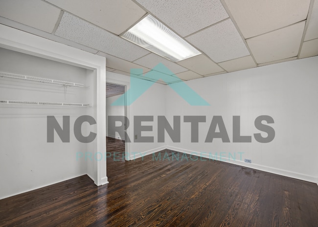 Building Photo - 721 Davis St