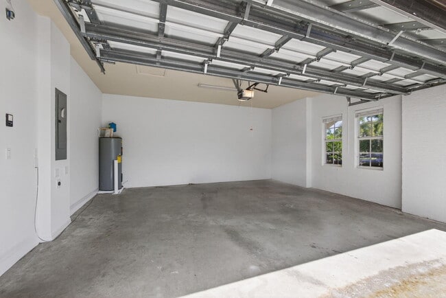 Building Photo - 136 Behring Way