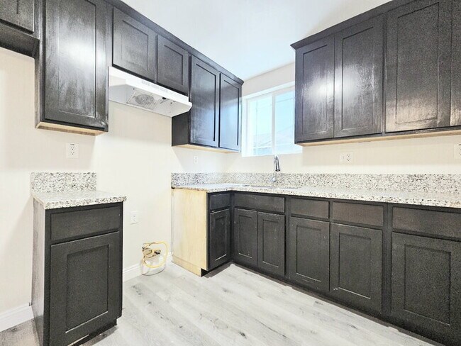 Building Photo - 321 E 103rd St