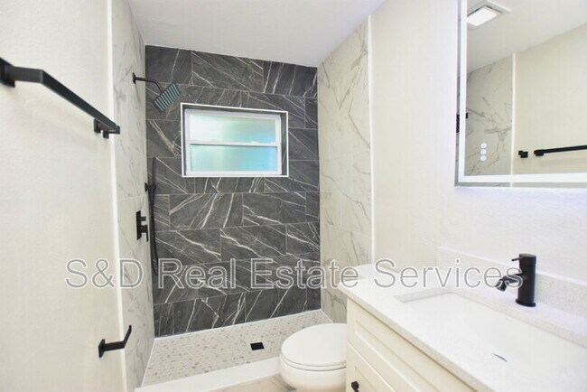 Building Photo - 118 Flamingo Dr