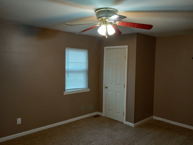 Building Photo - 24 NW 525th Rd