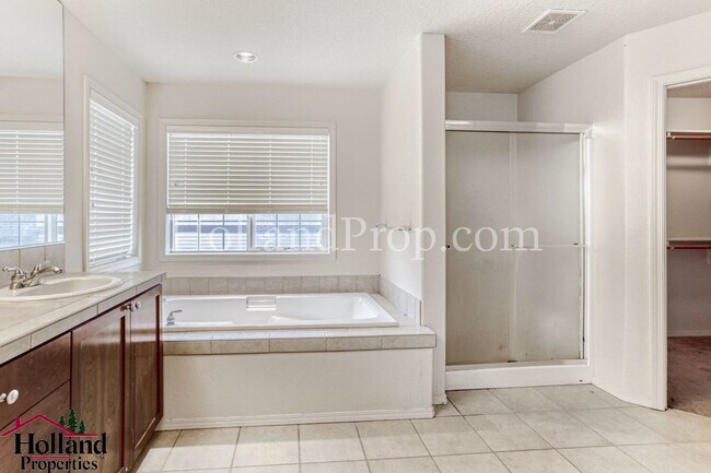 Building Photo - Gorgeous Single-Family Home with Central A/C!