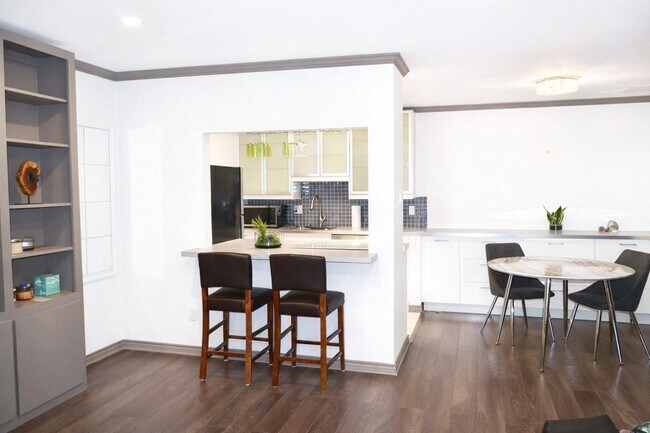 Building Photo - 845 Augusta Dr