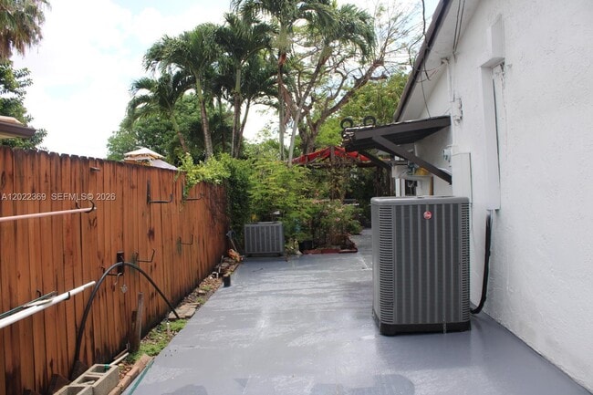 Building Photo - 6371 SW 109th Ct