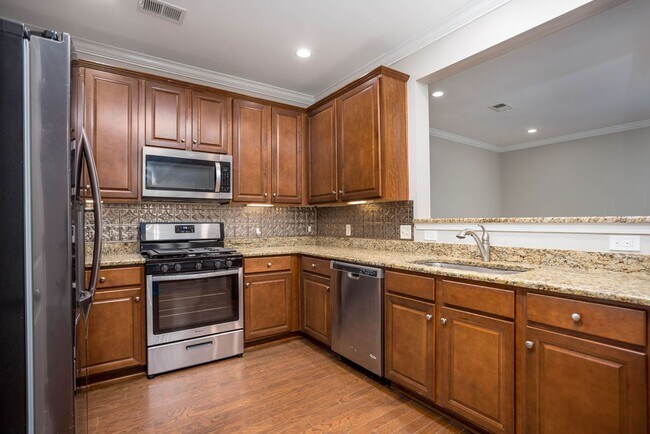 Building Photo - Three Bedroom Townhouse in Carolina Bay