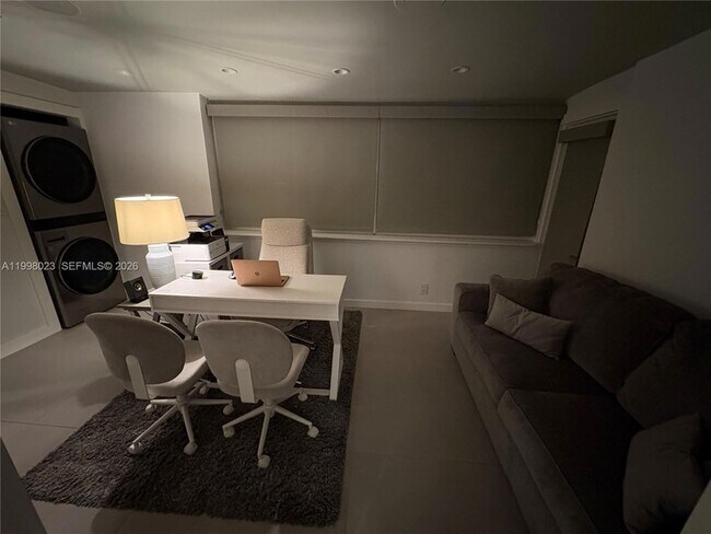 Building Photo - 1205 NE 17th Terrace