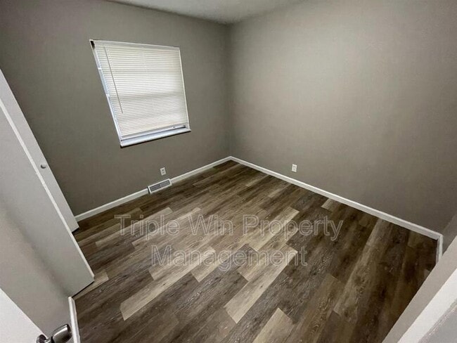 Building Photo - 2733 Tiara Dr