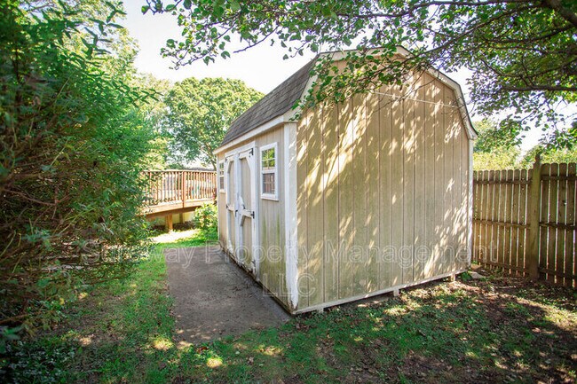 Building Photo - 417 N Warwick Rd