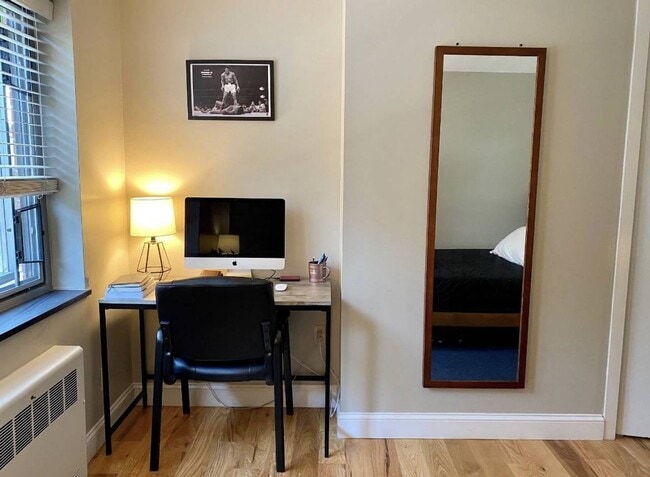 Building Photo - Belmont 1 Bed available Now