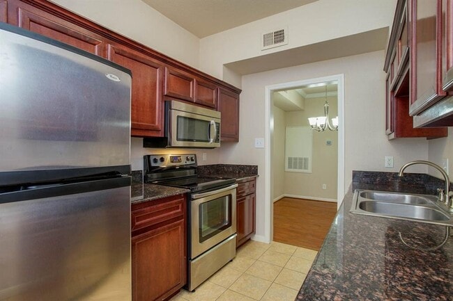 Building Photo - 2255 Braeswood Park Dr