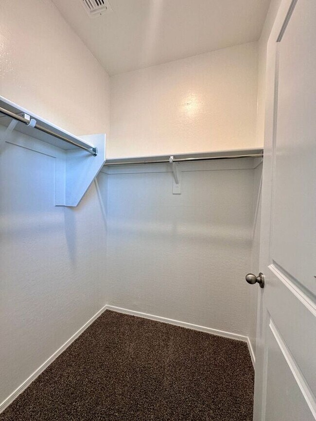 Building Photo - MOVE IN SPECIALS!! Large Backyard with thi...