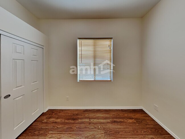 Building Photo - 33 E Calle Vivaz