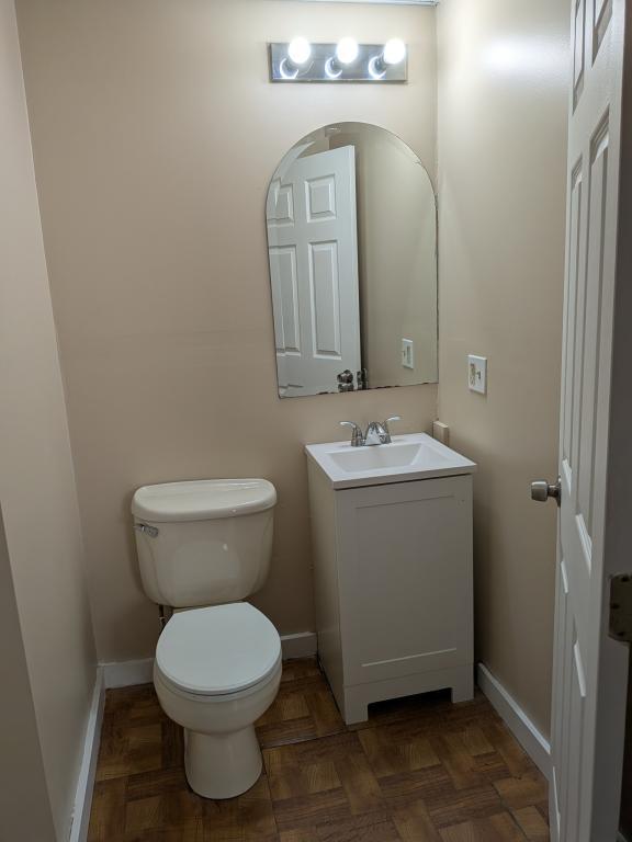 Building Photo - 437 Bay St