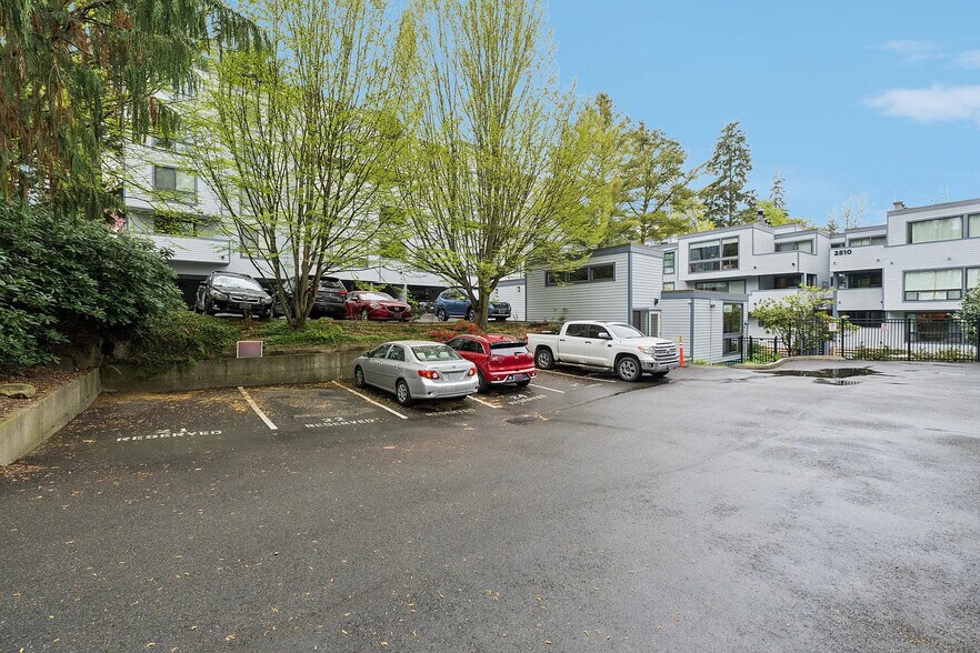 Building Photo - 2500 W Manor Pl