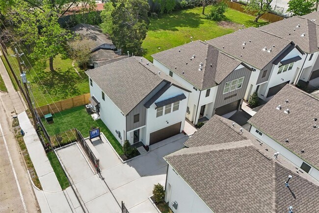 Building Photo - 2131 Blalock Rd