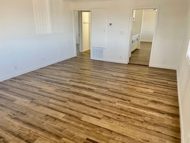 Building Photo - 397 N 15th St