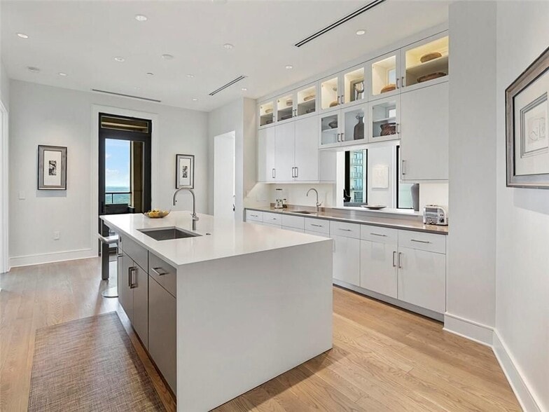 Building Photo - 3376 Peachtree Rd