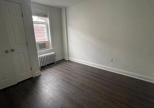 Building Photo - Spacious Fully Renovated 4BR Home with 2 Full Baths – Prime Manayunk Location!