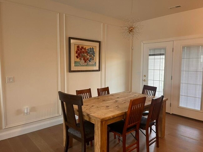 Building Photo - 1020 Crestland Ave