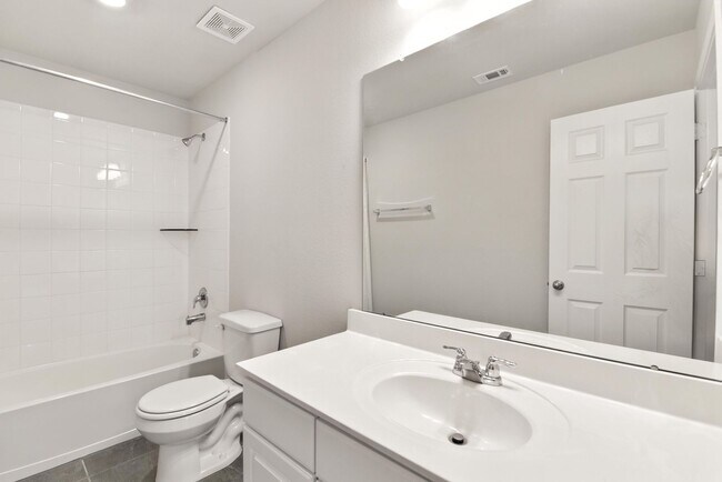 Building Photo - Spacious Home with Resort-Style Amenities