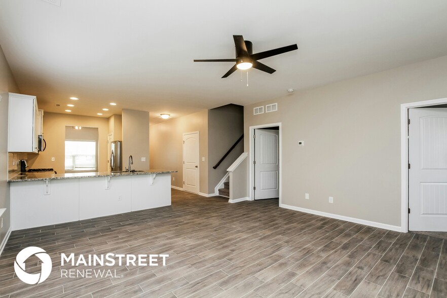 Building Photo - 803 Foxmeade Ct