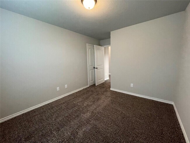Building Photo - 806 Hollyhock Dr